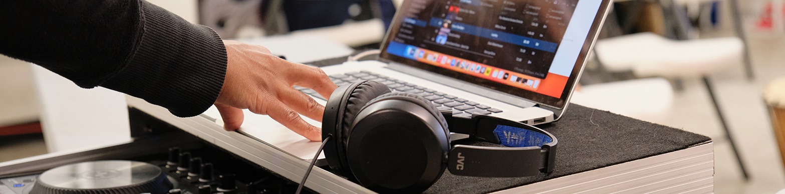 Hand mixing sound on a computer